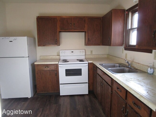 Building Photo - 2 br, 1 bath House - 316 S. Manhattan