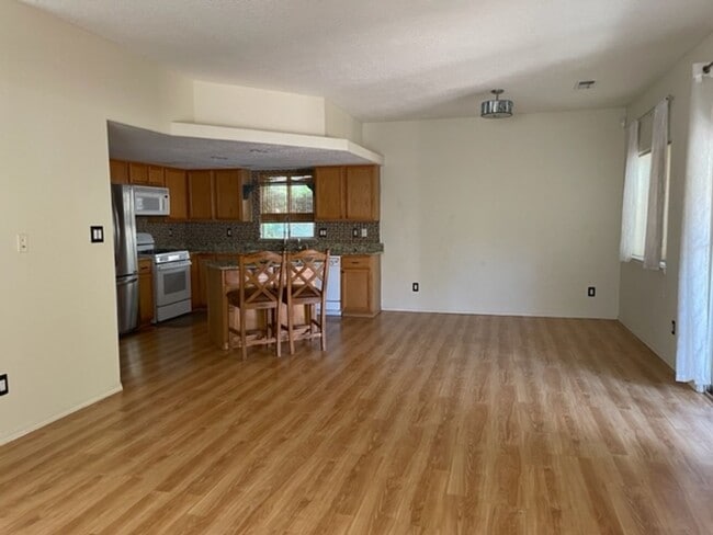 Building Photo - Great Home Near La Cueva