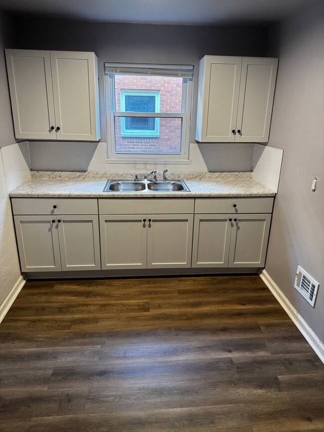 Photo - 1921 W Grand Ave Apartment