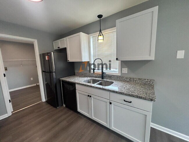 Building Photo - 5930 Fiesta Ave