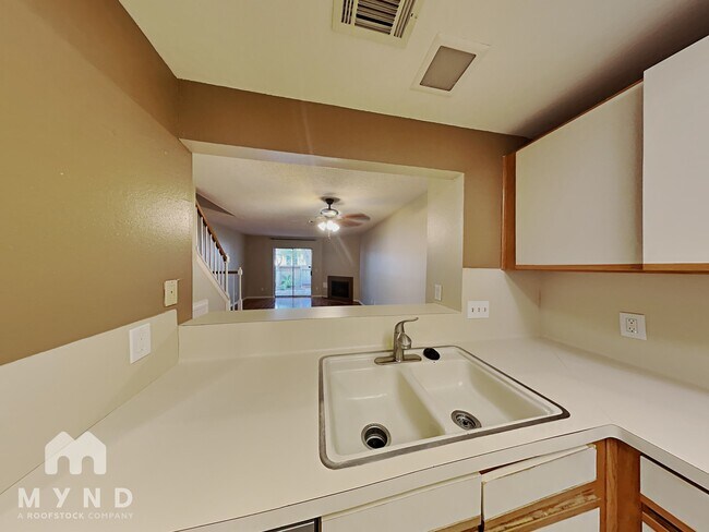 Foto del edificio - 2808 Grants Lake Blvd