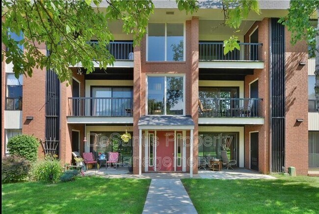 Building Photo - 703-9 College Park Dr