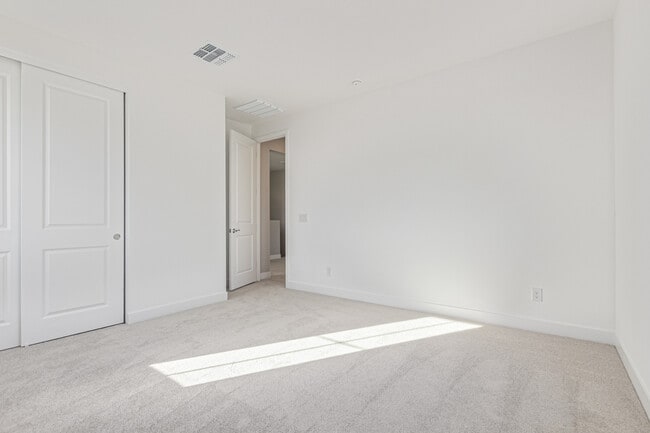 Foto del edificio - 713 W Longwood Dr