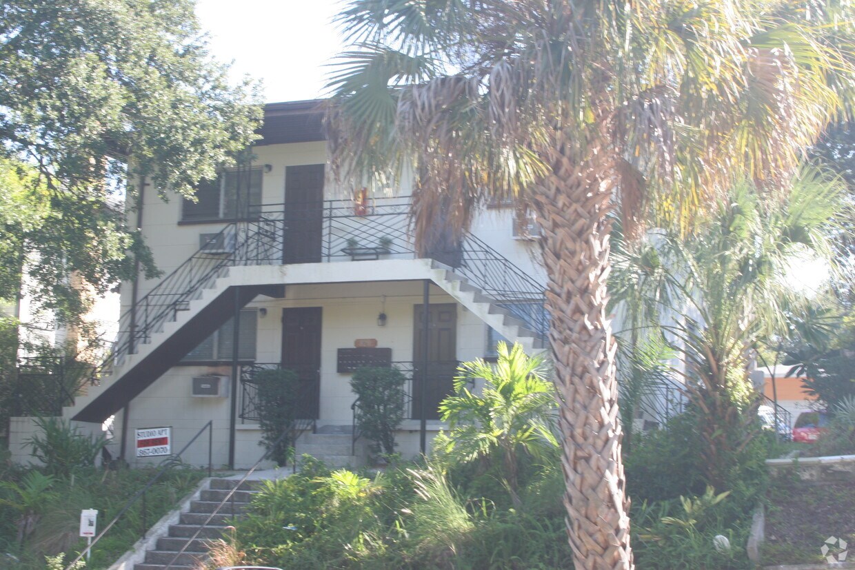 Building Photo - 820 8th Ave S