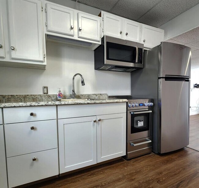 Foto del edificio - 5017 Rowena Ave