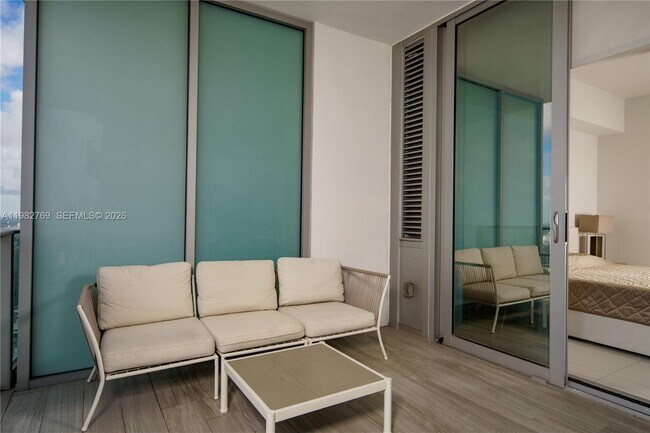 Foto del edificio - 851 NE 1st Ave