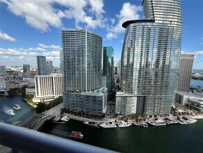 Building Photo - 475 Brickell Ave