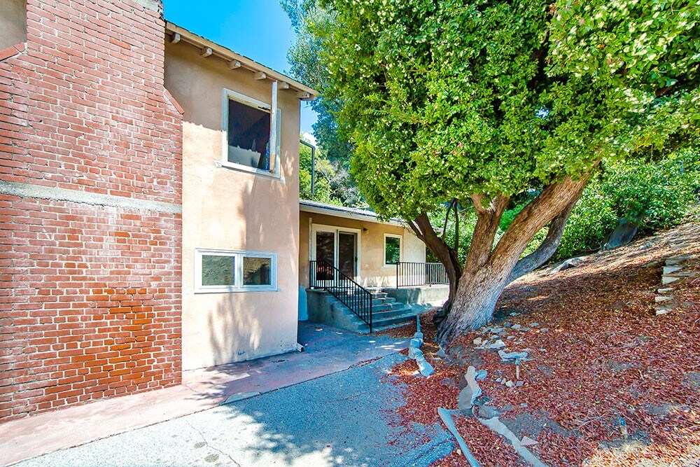 2739 Laurel Canyon Blvd, Los Angeles, CA 90046 Apartments in Los