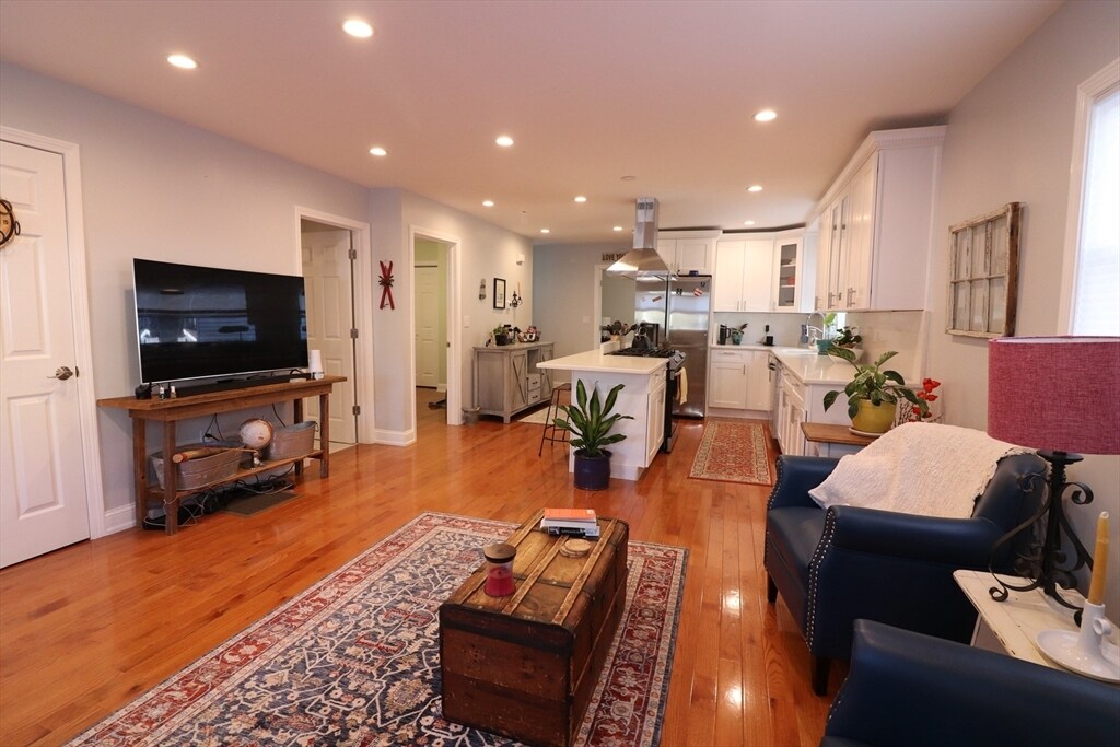 Primary Photo - 1495 Hyde Park Ave
