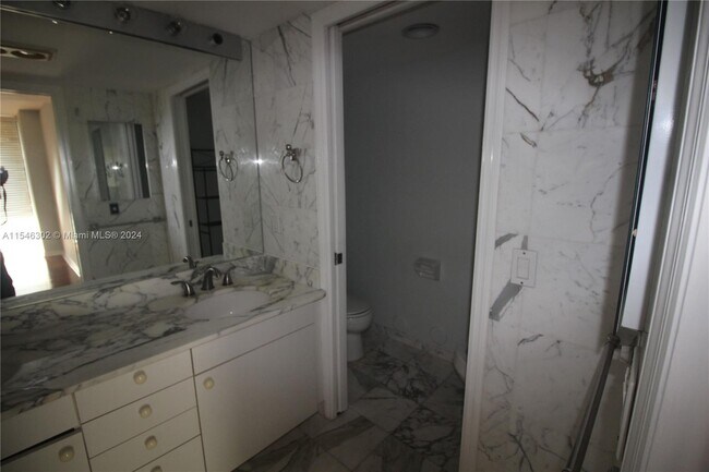 Building Photo - 441 Valencia Ave
