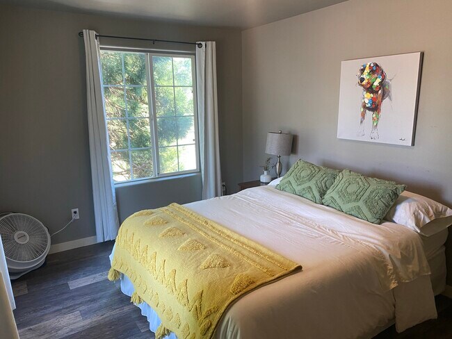 Upstairs Bedroom #1 Old Growth Cedar Views - 3302 Donald St
