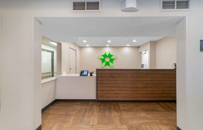 Building Photo - Furnished Studio-Miami - Airport - Miami S...