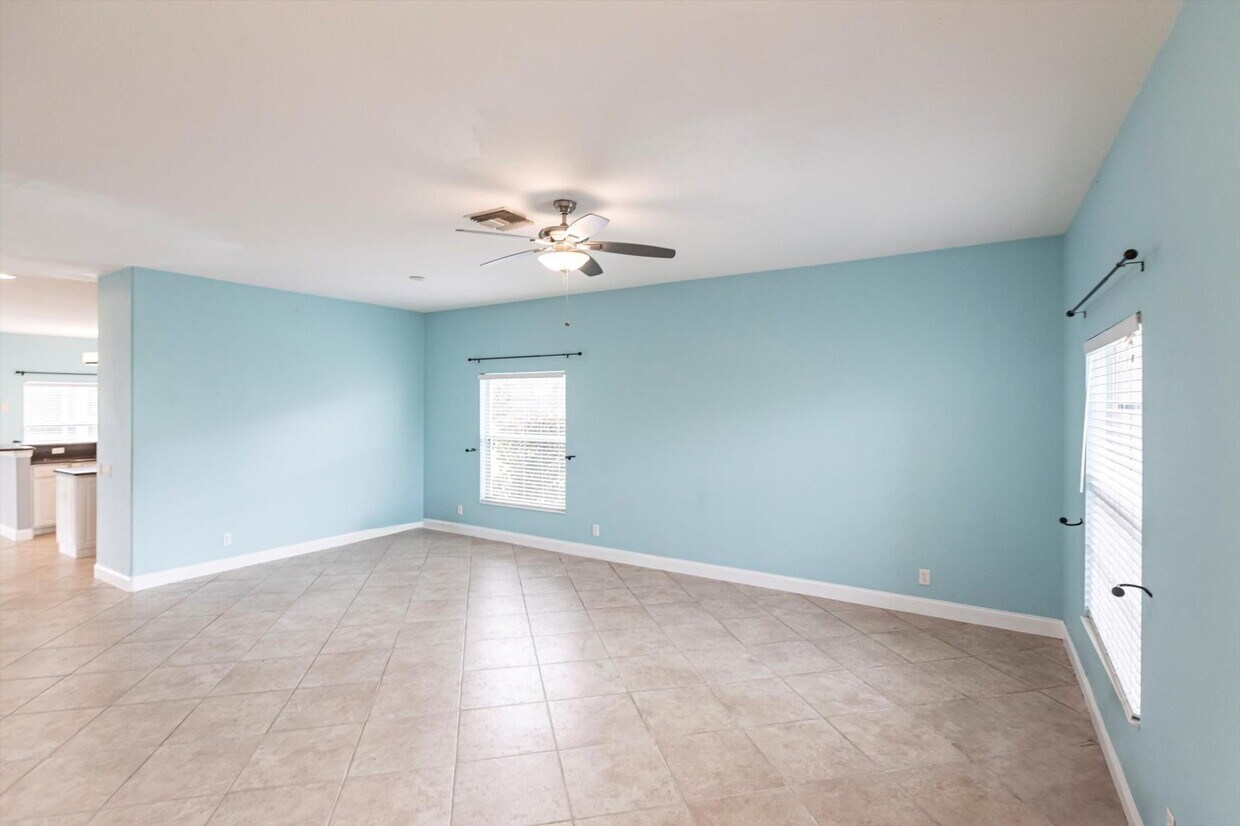 Rare 5 Bedroom Pool Home in Gated Community - Rare 5 Bedroom Pool Home in Gated Community