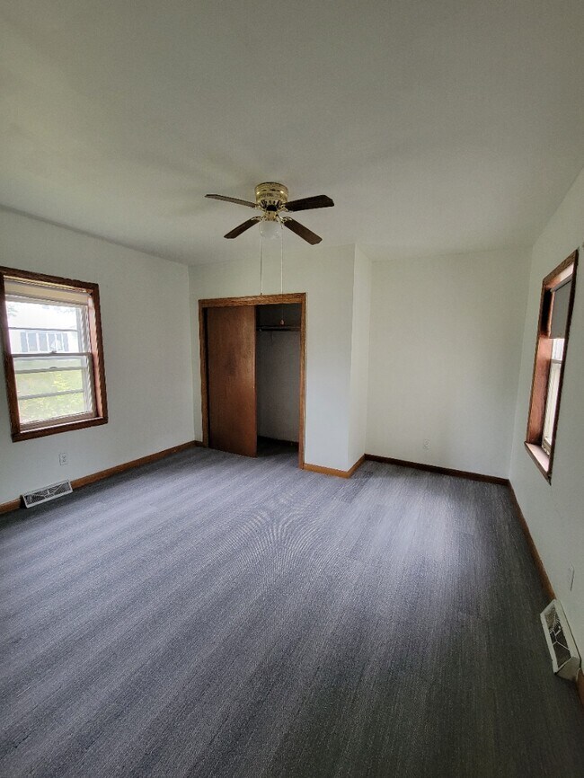 Building Photo - 1113 N 5th St