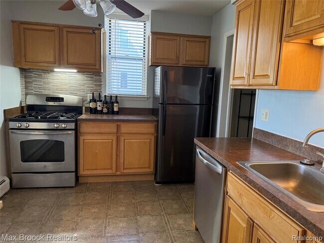 Foto del edificio - 1673 Cass Lake Rd