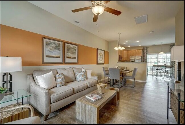 Foto del edificio - Room in Townhome on Revolutionary Trail