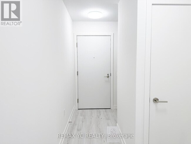 Photo du bâtiment - 120 Broadway Ave