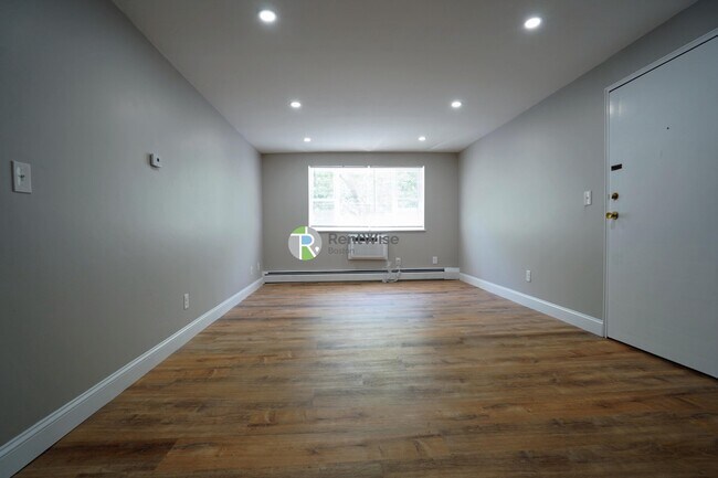 Building Photo - 975 Fellsway