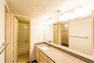 Building Photo - 3600 Jeanetta St