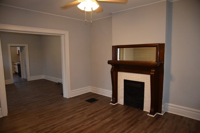 Building Photo - Updated Duplex!