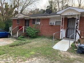 Building Photo - 3908 Log Cabin Dr
