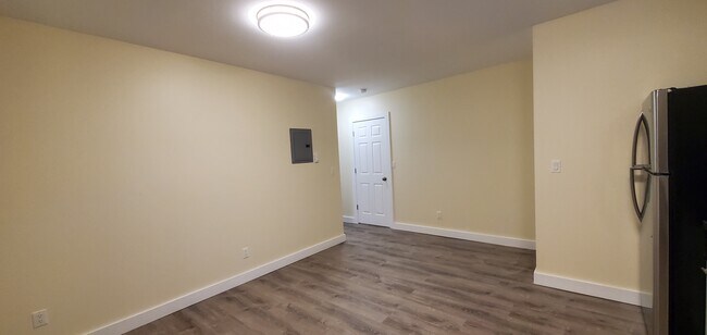 Building Photo - 18 Wood Ave