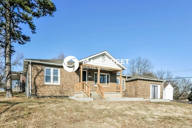 Building Photo - 3 Bedroom Pet-Friendly Home in Festus, MO with Main Street Renewal