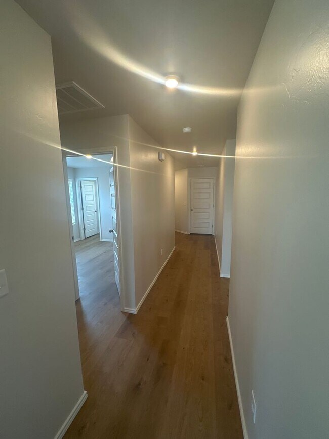 Foto del edificio - BRAND NEW Three Bedroom | Two Bathroom in ...