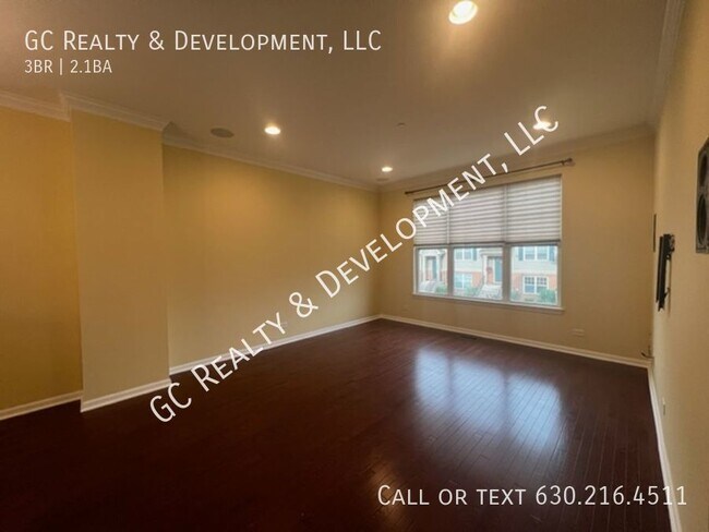 Building Photo - ***LEXINGTON PARK / 2162 SF FT END UNIT / ...