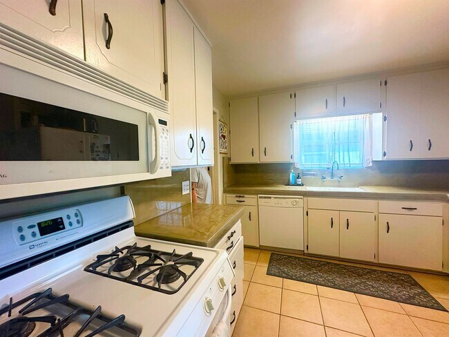 Foto del edificio - Welcome to your new home located centrally...