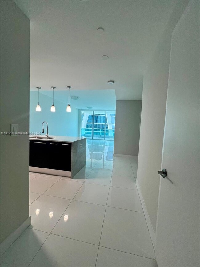 Building Photo - 900 Biscayne Blvd