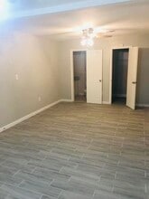 Building Photo - 513 Cypress Dr