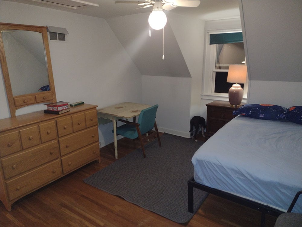 bedroom, viewed from closet - 21 Oak St