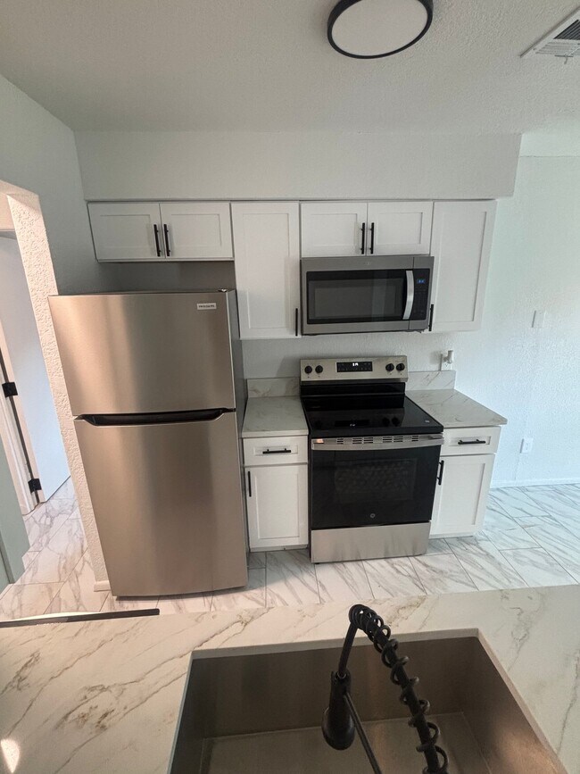 Foto del edificio - 7022 Winter Park Pl