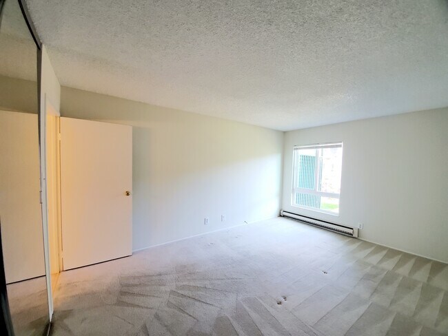 Building Photo - 928 Peninsula Ave