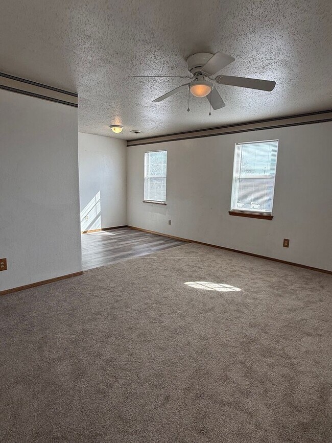 Foto del edificio - Convenient Location