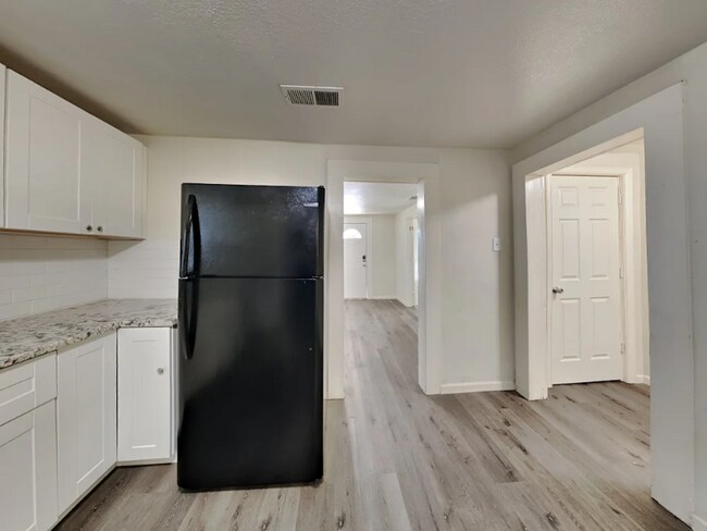 Foto del edificio - 5708 Kilpatrick Ave