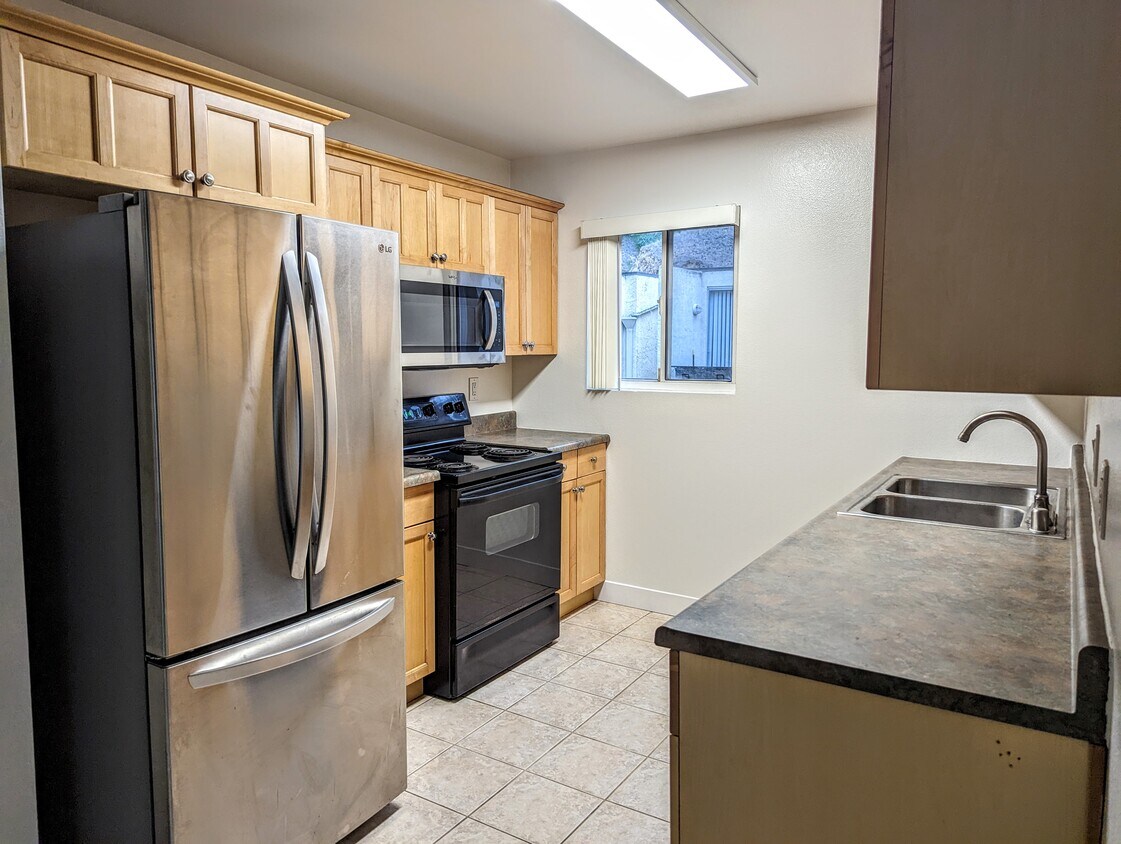 Building Photo - 2850 Reynard Way 21