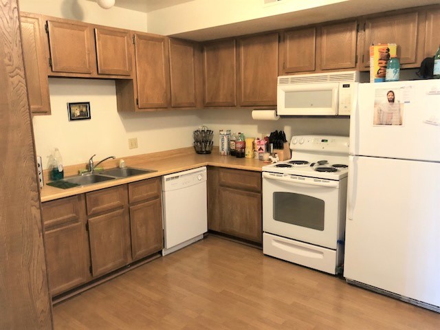 Large Kitchen - 80 W 880 N