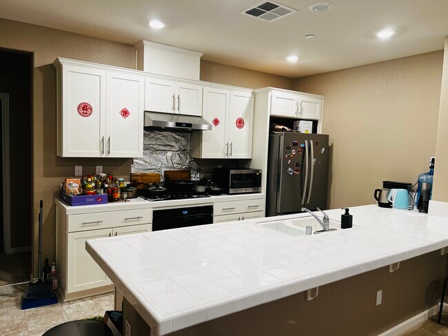 Kitchen - 1038 Bellante Ln
