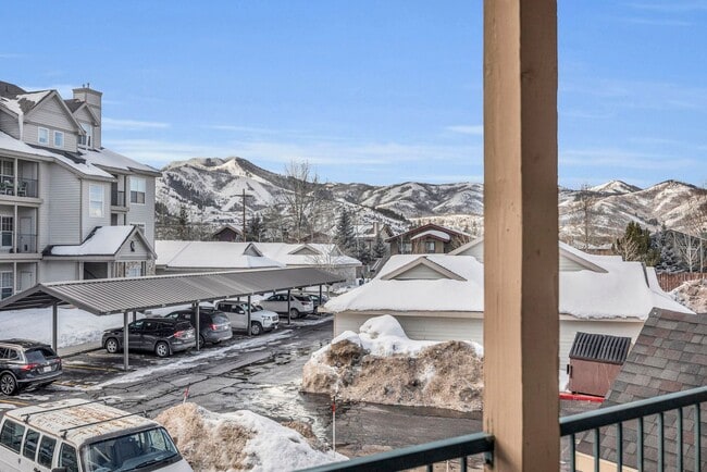 Building Photo - Canyon Creek One Bedroom