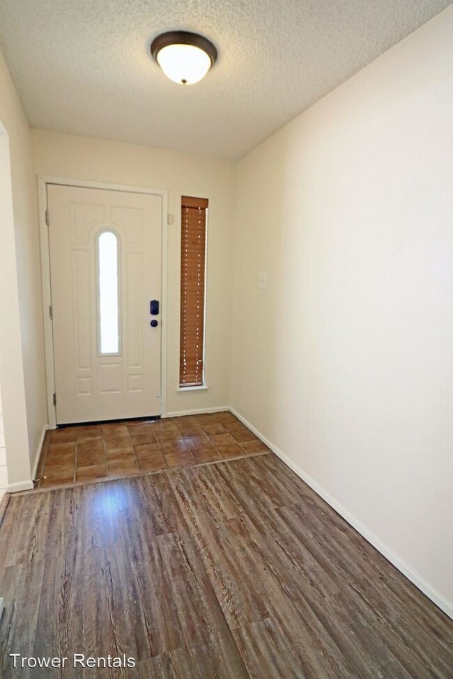 Building Photo - 3 br, 2 bath House - 6335 Christopher