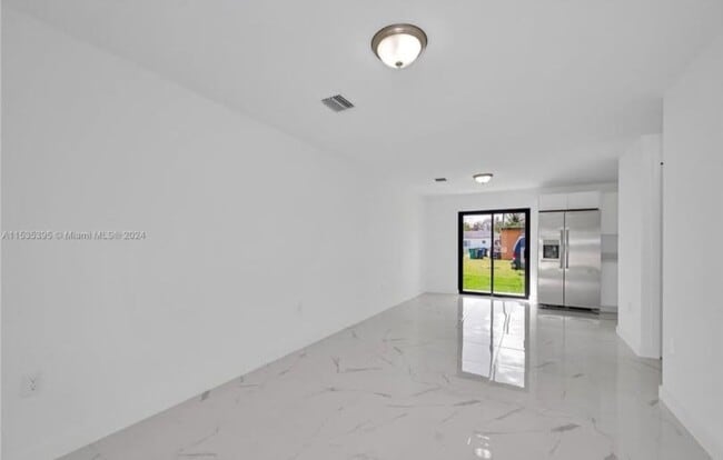 Foto del edificio - 673 NW 14th St