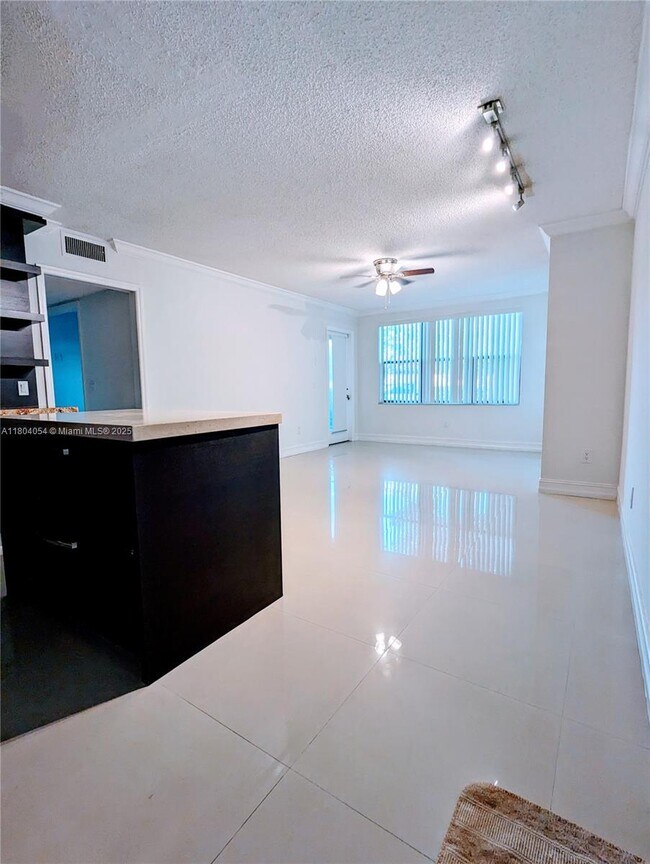 Foto del edificio - 4561 W McNab Rd