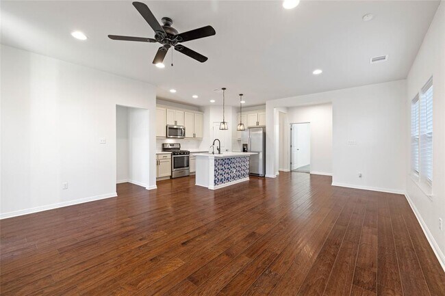 Foto del edificio - 213 Winding Hollow Ln