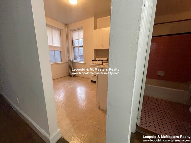 Building Photo - 28 Grove St