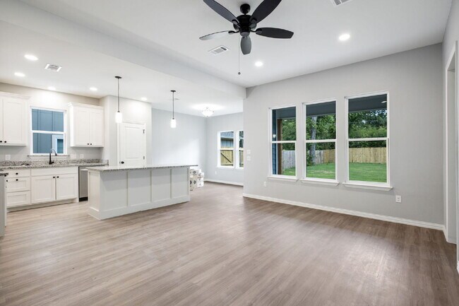 Foto del edificio - "Charming 3-Bedroom Denison Home with Gran...
