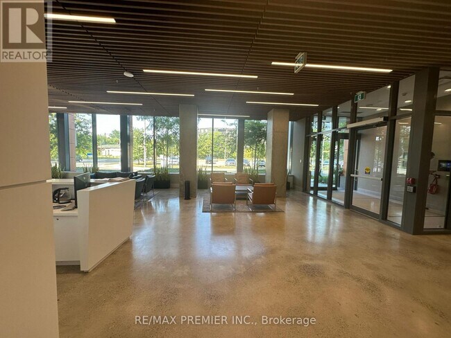 Photo du bâtiment - 500-2500 Brock Ave