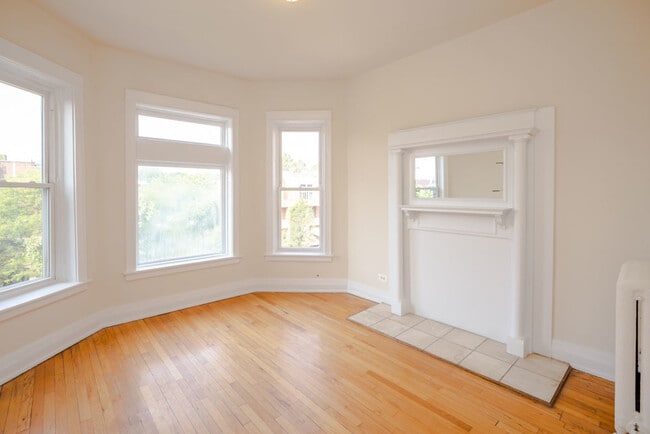 Building Photo - 1914 N Drake Ave