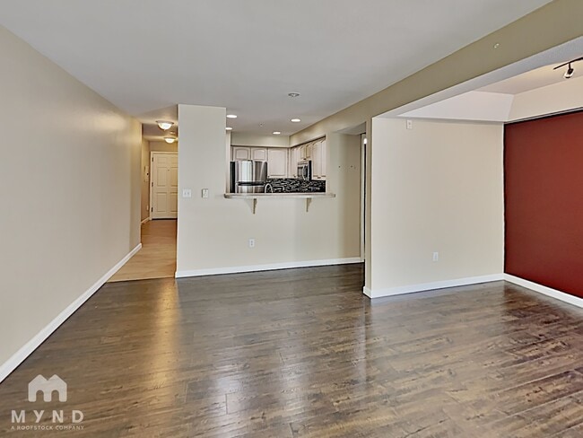 Building Photo - 2530 15th Ave W